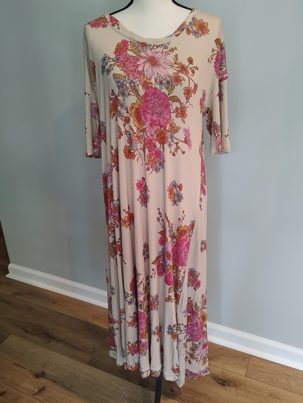 Natural Life ButterSoft Tee Dress English Garden Cream Floral Maxi Medium NWT - Picture 2 of 16